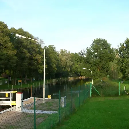Wasserschleuse In Strasen Appartamento Wesenberg